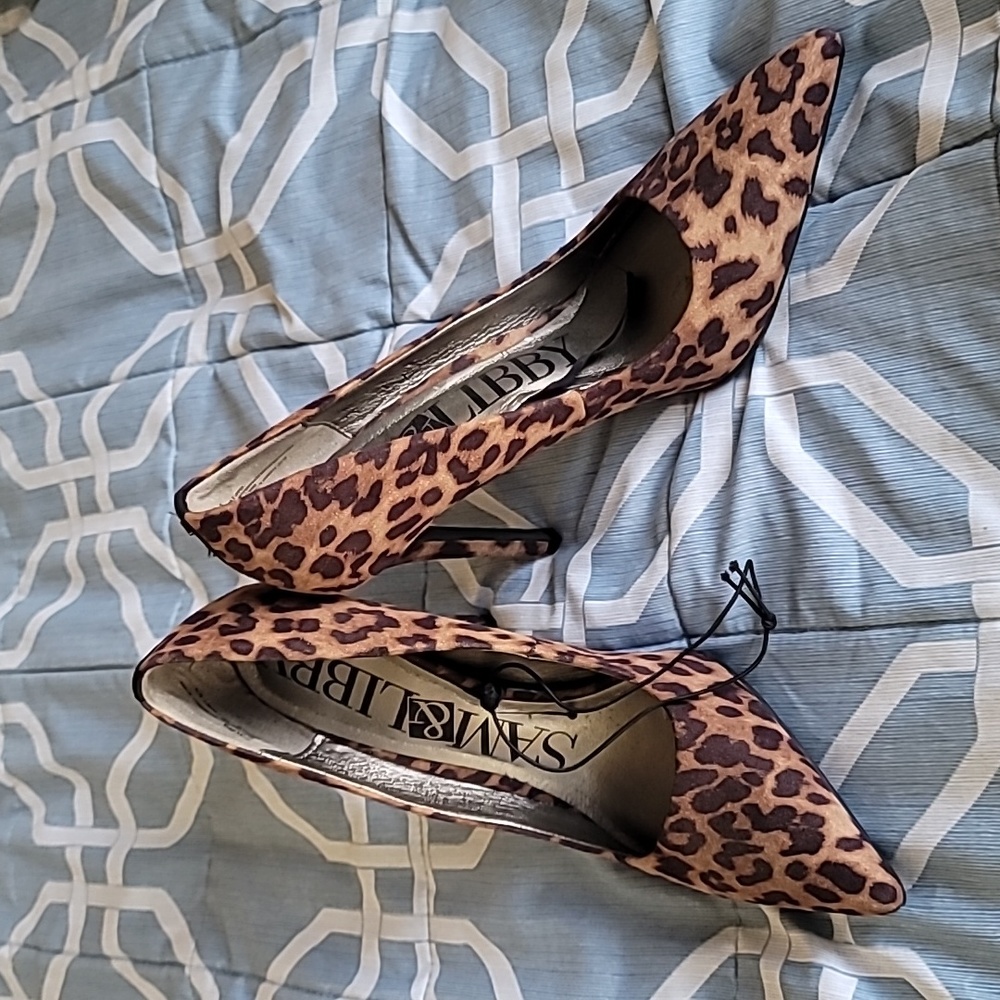 Super Cute Sam & Libby Leopard Print Pumps